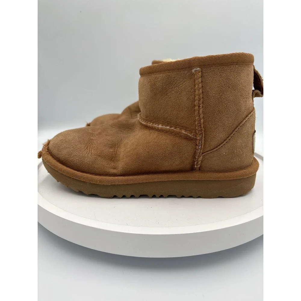 UGG Classic Ultra Mini Boots Size 13 Chestnut Kids Winter Cozy Suede 1017715K